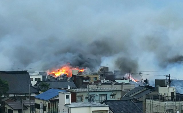 Flames and smoke rise during a blaze that engulfed multiple houses and buildings at Itoigawa city, Niigata prefecture on December 22, 2016.         A rapidly-spreading fire engulfed more than 100 buildings and sparked evacuations in a northern Japanese city on December 22, leaving two injured and forcing authorities to mobilise troops. / AFP PHOTO / JIJI PRESS / JIJI PRESS / Japan OUT