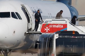 Primer ministro maltés habló con su homólogo libio tras secuestro avión