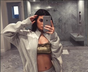 ¡Llamen a los bomberos! Kylie Jenner enciende Instagram con su foto “imprudente”