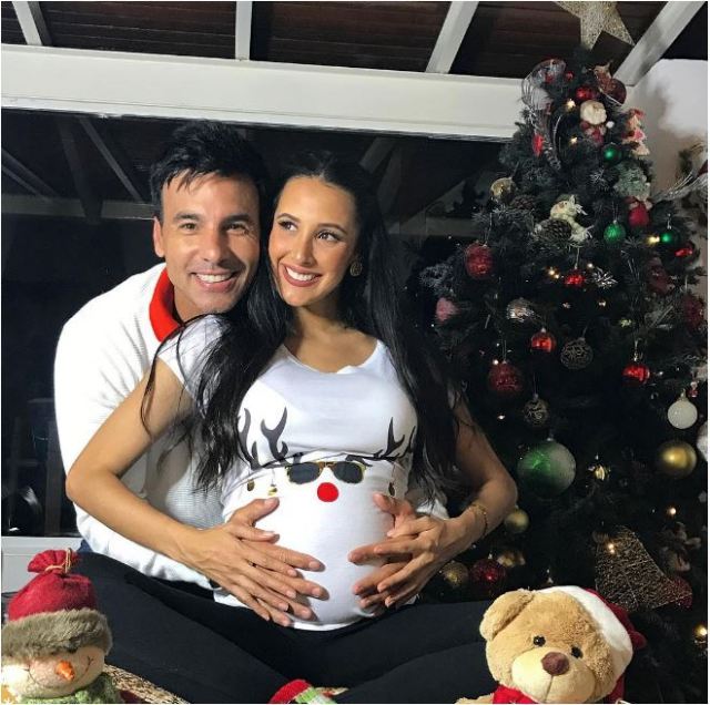 Los actores Juan Carlos García y Yuvanna Montalvo celebran la navidad y esperan la llegada de su bebé