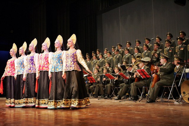 (FILES) This file photo taken on April 19, 2006 shows the Red Army Choir performing in Rabat at the Mohammed VI theatre. A Russian military plane crashed on December 25, 2016 in the Black Sea as it made its way to Syria with 92 people onboard, including more than 60 Red Army Choir members heading to celebrate the New Year with troops. / AFP PHOTO / ABDELHAK SENNA
