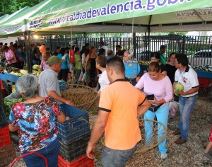 Alcalde Cocchiola instaló más de 800 Mercados Vecinales en 2016