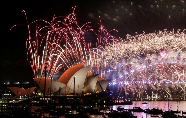 Fireworks explode over the Sydney Opera House and Harbour Bridge as Australia ushers in the New Year in Sydney, January 1, 2017. REUTERS/Jason Reed