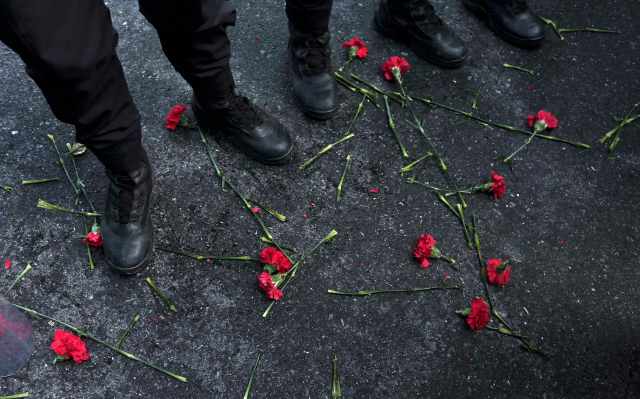Flowers are placed next to Turkish police officers as they stand guard near the Reina nightclub, which was attacked by a gunman, in Istanbul, Turkey, January 1, 2017. REUTERS/Huseyin Aldemir
