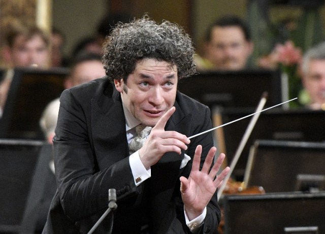 El director de orquesta venezolano, Gustavo Dudamel. / AFP PHOTO / APA / HERBERT NEUBAUER / Austria OUT