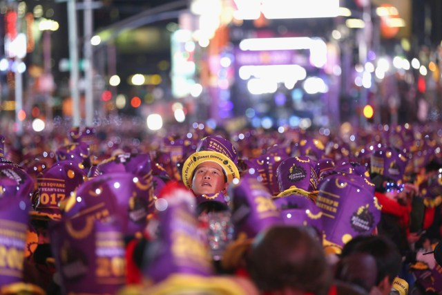 A reveler in Times Square in preparation for the New Year's celebration in Manhattan, New York City, U.S., December 31, 2016. REUTERS/Stephen Yang     TPX IMAGES OF THE DAY