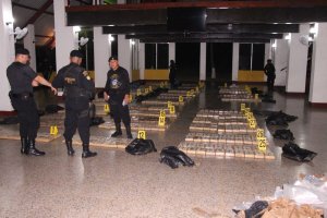 Arrestan a dos ecuatorianos y un colombiano con 683 kilos de cocaína en Guatemala