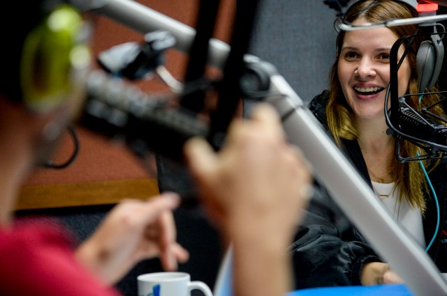 Radio host and comedian Veronica Gomez (R) speaks during the broadcast of the "Calma Pueblo" show in Caracas on December 6, 2016. Although basic goods may be lacking in crisis-stricken Venezuela, what is not in short supply is humor, not only as a form of evasion but also as a way to channel criticism against the government of Nicolás Maduro. / AFP PHOTO / FEDERICO PARRA / TO GO WITH AFP STORY BY CAROLA SOLE