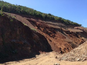 Abierto el paso en Chichiriviche de la Costa tras deslave que había aislado a la zona (Fotos y Video)