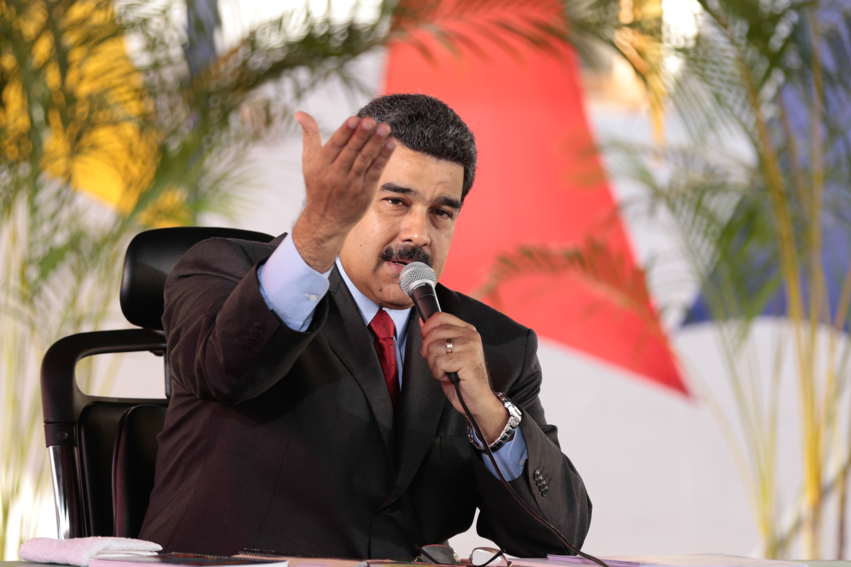 Entre enroques y repetidos Maduro nombró nuevo tren ministerial para “un gobierno eficiente”