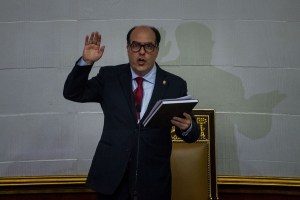 Chavistas piden antejuicio de mérito a Julio Borges por “usurpar funciones presidenciales”
