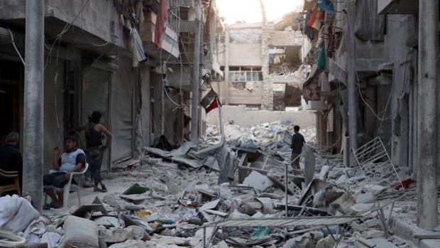 Al menos 43 muertos deja atentado con carro bomba en Alepo