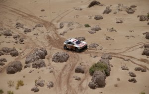 Peterhansel gana la séptima etapa y mantiene el liderato en autos del Rally Dakar