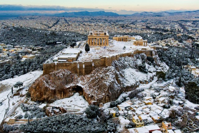 The Parthenon temple atop the ancient Acropolis is seen following a rare snowfall in Athens, Greece January 10, 2017. Antonis Nikolopoulos/Eurokinissi via REUTERS ATTENTION EDITORS - THIS IMAGE WAS PROVIDED BY A THIRD PARTY. NO RESALES. NO ARCHIVE. GREECE OUT. NO COMMERCIAL OR EDITORIAL SALES IN GREECE.