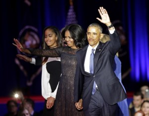 Emotivo elogio de Obama a su esposa e hijas en discurso de despedida (Fotos)