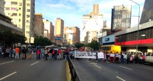 Protesta en la Avenida Francisco de Miranda frente al Ministerio de Hábitat y Vivienda #11Ene