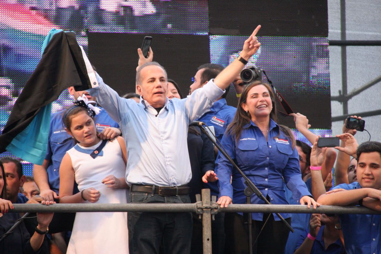 Zulia retumbó con Manuel Rosales: Más de 100.000 personas le dieron la  bienvenida (FOTOS) - LaPatilla.com