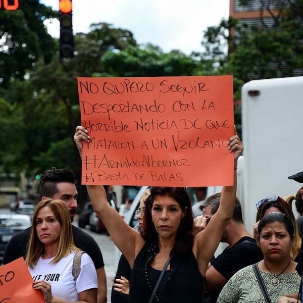 La actriz Amanda Gutiérrez en una protesta en Caracas/ Archivo