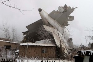 Impactante: Así quedaron las casas del pueblo de Kirguizistán donde cayó avión turco (fotos)