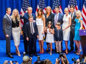 La Primera Familia Trump aterriza en la Casa Blanca