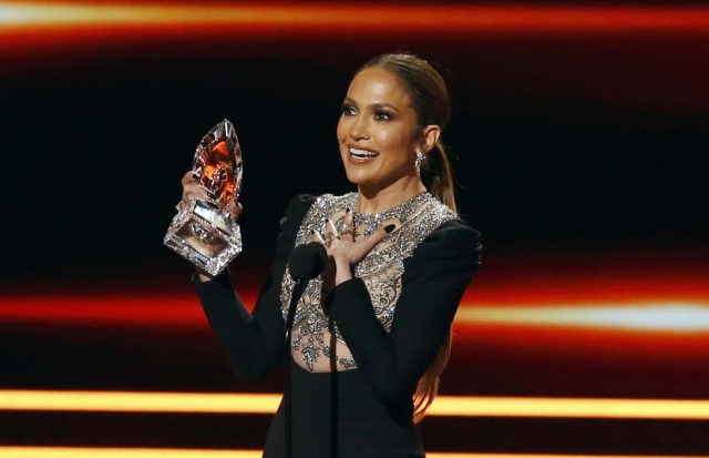 Actress Jennifer Lopez accepts the award for Favorite TV Crime Drama Actress during the People's Choice Awards 2017 in Los Angeles, California, U.S., January 18, 2017.   REUTERS/Mario Anzuoni