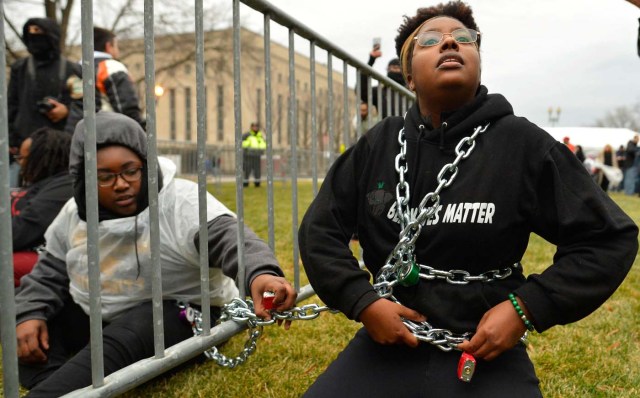 Protesters chain themselves to an entry point prior at the inauguration of U.S. President-elect Donald Trump in Washington, DC, U.S., January 20, 2017. REUTERS/Bryan Woolston