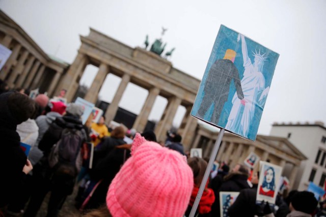 People gather in front of the U.S. Embassy on Pariser Platz beside Brandenburg Gate in solidarity with women's march in Washington and many other marches in several countries, in Berlin, Germany, January 21, 2017. REUTERS/Hannibal Hanschke TEMPLATE OUT FOR EDITORIAL USE ONLY. NO RESALES. NO ARCHIVES.