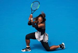 Serena Williams logra los cuartos con esfuerzo y apunta a la final