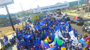 Marabinos se concentran para marchar al CNE de Zulia