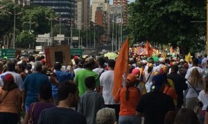 Marcha opositora llega a la avenida Libertador y se encuentra con piquete de la PNB