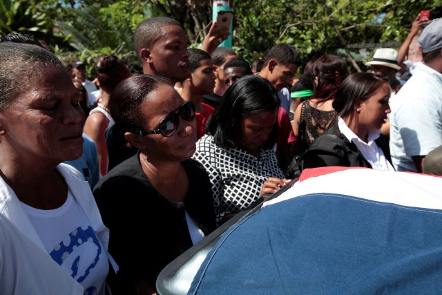 Relatives and friends accompany the coffin of Yordano Ventura, a Kansas City Royals baseball player who died in a car crash, as they walk during the funeral in Las Terrenas, Dominican Republic