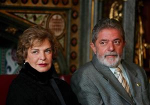 La esposa del expresidente Lula continúa “estable” y en coma inducido