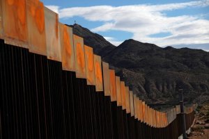 Trump quiere fijar un impuesto de 20% a importaciones mexicanas para pagar el muro