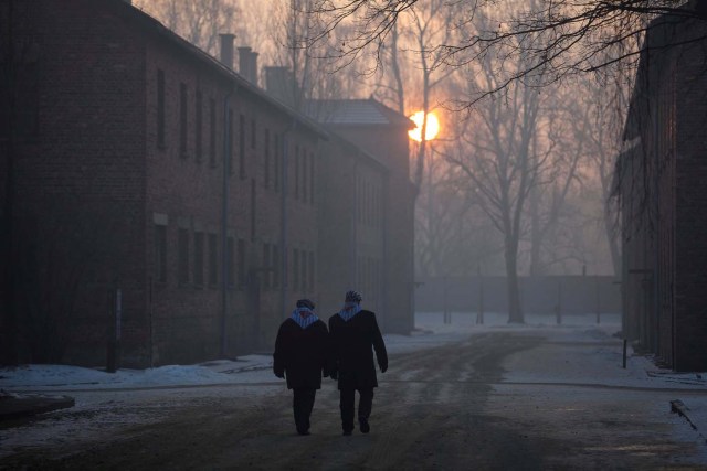 Survivors walk in the former Nazi German concentration and extermination camp Auschwitz-Birkenau in Oswiecim, Poland January 27, 2017, to mark the 72nd anniversary of the liberation of the camp by Soviet troops and to remember the victims of the Holocaust. Agency Gazeta/Kuba Ociepa/via REUTERS ATTENTION EDITORS - THIS IMAGE WAS PROVIDED BY A THIRD PARTY. EDITORIAL USE ONLY. POLAND OUT. NO COMMERCIAL OR EDITORIAL SALES IN POLAND. TPX IMAGES OF THE DAY
