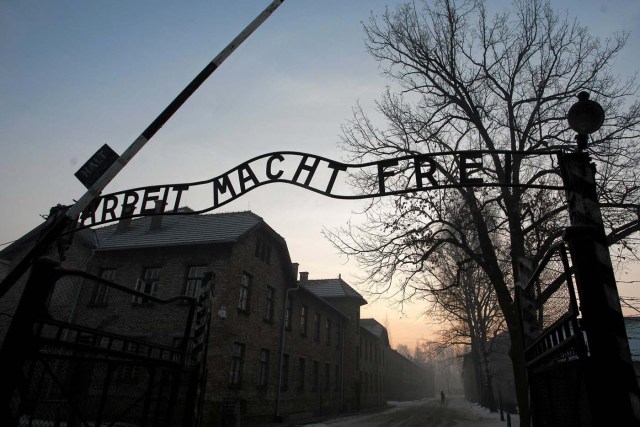 The Nazi slogan "Arbeit macht frei" (Work sets you free) is pictured at the gates of the former Nazi German concentration and extermination camp Auschwitz-Birkenau in Oswiecim, Poland January 27, 2017, to mark the 72nd anniversary of the liberation of the camp by Soviet troops and to remember the victims of the Holocaust. Agency Gazeta/Kuba Ociepa/via REUTERS ATTENTION EDITORS - THIS IMAGE WAS PROVIDED BY A THIRD PARTY. EDITORIAL USE ONLY. POLAND OUT. NO COMMERCIAL OR EDITORIAL SALES IN POLAND