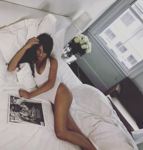 Lea Michele quiere que la veas completamente desnuda y en la cama (Foto)