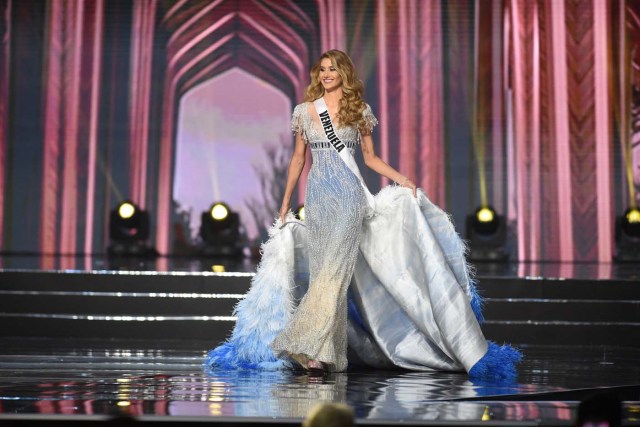 This photo taken on January 26, 2017 shows Miss Universe contestant Mariam Habach of Venezuela in her long gown during the preliminary competition of the Miss Universe pageant at the Mall of Asia arena in Manila. / AFP PHOTO / TED ALJIBE