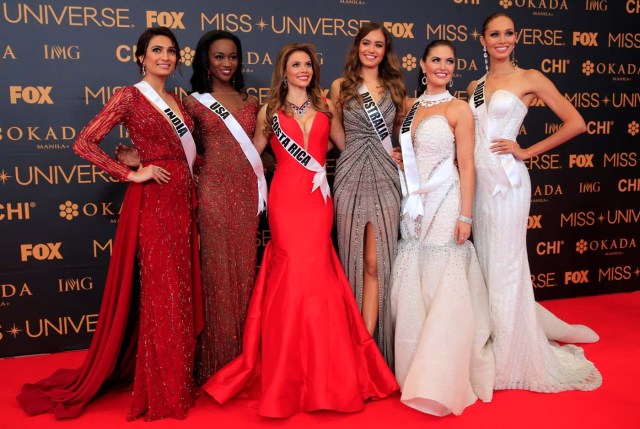 Miss Universe candidates pose for a picture during a red carpet inside a SMX convention in metro Manila, Philippines January 29, 2017. In Photo from L-R: Miss India Roshmitha Harimurthy, Miss USA Deshauna Barber, Miss Costa Rica Carolina Rodriguez, Miss Australia Caris Tiivel, Miss Canada Siera Bearchell and Miss Aruba Charlene Leslie. REUTERS/Romeo Ranoco