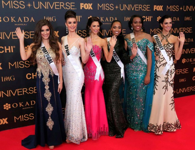 Miss Universe candidates gestures for a picture during a red carpet inside a SMX convention in metro Manila, Philippines January 29, 2017. In Photo from L-R: Miss Portugal Flavia Brito, Miss Spain Noelia Freire, Miss Uruguay Magdalena Cohendet, Miss South Africa Ntandoyenkosi Kunene, Miss Nigeria Unoaku Anyadike and Miss Paraguay Andrea Melgarejo. REUTERS/Romeo Ranoco