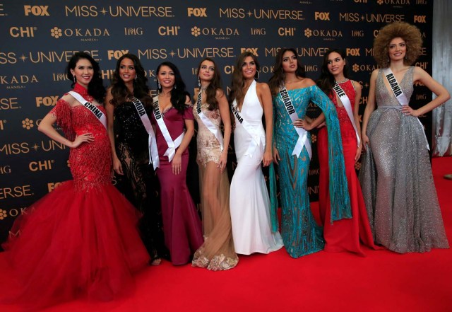 Miss Universe candidates pose for a picture during a red carpet inside a SMX convention in metro Manila, Philippines January 29, 2017. In Photo from L-R: Miss China Li Zhenying, Miss Colombia Andrea Tovar, Miss Finland Shirly Karvinen, Miss Belgium Stephanie Geldhof, Miss Argentina Estefania Bernal, Miss Ecuador Connie Jimenez and Miss Chile Catalina Caceres. REUTERS/Romeo Ranoco