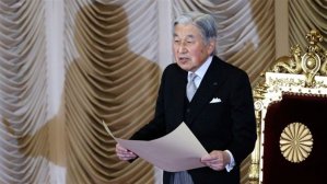 El emperador Akihito vuelve a cancelar su agenda por fiebre