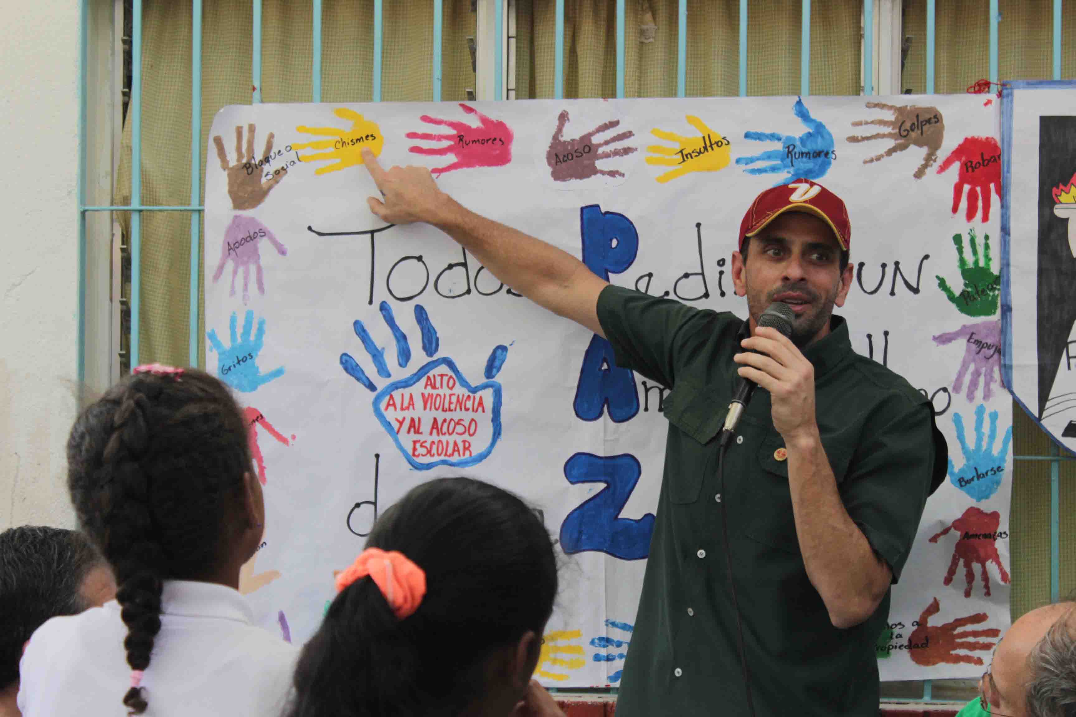 Capriles: Tres millones de estudiantes están fuera de la escolaridad por falta de políticas públicas