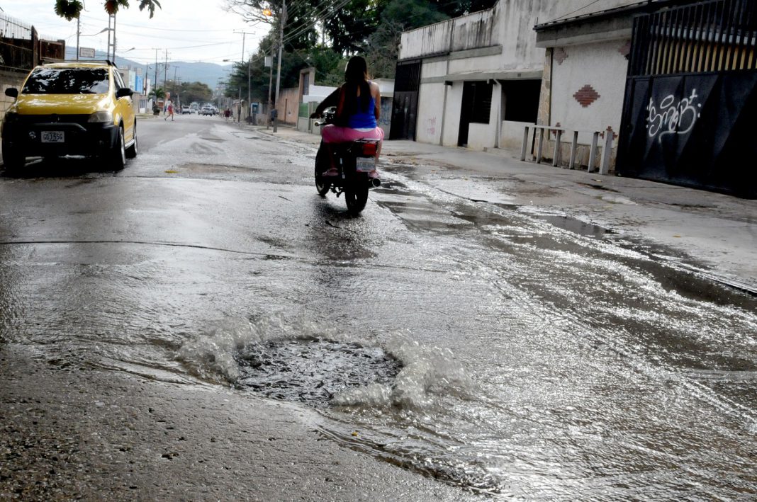 Desbordamiento de aguas negras ocasiona enfermedades en Naguanagua