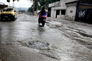 Desbordamiento de aguas negras ocasiona enfermedades en Naguanagua