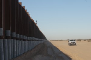 ¿Quién lo entiende? Trump ahora dice que no hace falta un muro en la frontera con México