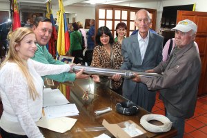 Alcalde José Luis Rodríguez entregó bomba sumergible a consejo comunal de Los Budares
