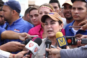 Eveling de Rosales: Exigimos al CNE que “no siga irrespetando a la Constitución”