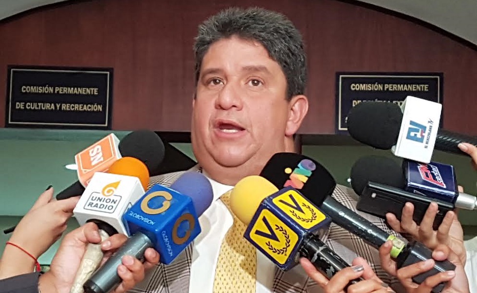 José Gregorio Correa: En Venezuela se viola el derecho a pasaporte y cédula