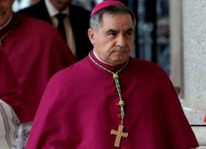 El cardenal Angelo Becciu, a juicio en el Vaticano por escándalos de malversación y sobornos