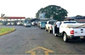 En Santa Elena de Uairén piden resolver suministro y contrabando de gasolina